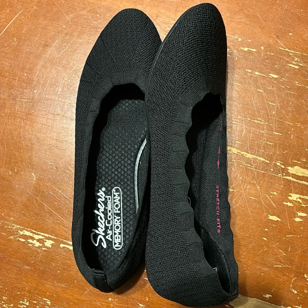 Skechers Air Cooled Memory Foam Stretch black Cleo flats.  Sz 9
